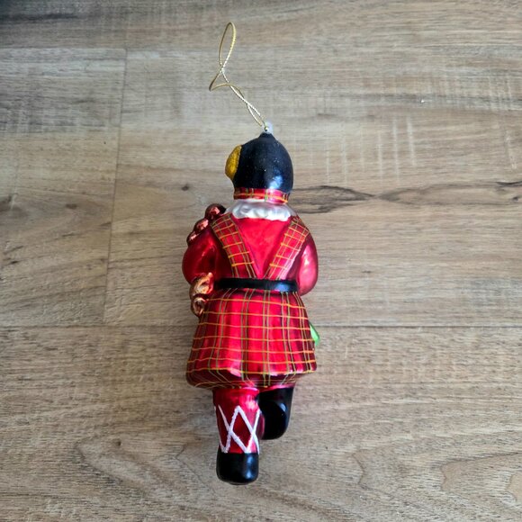 Scottish dancing Santa playing bagpipe Christmas tree ornament - Picture 4 of 7